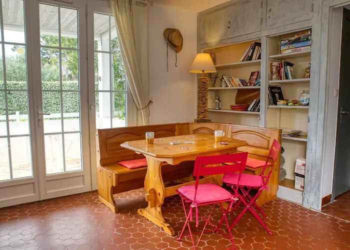 Jolie Villa Avec Jardin A Proximite De La Plage