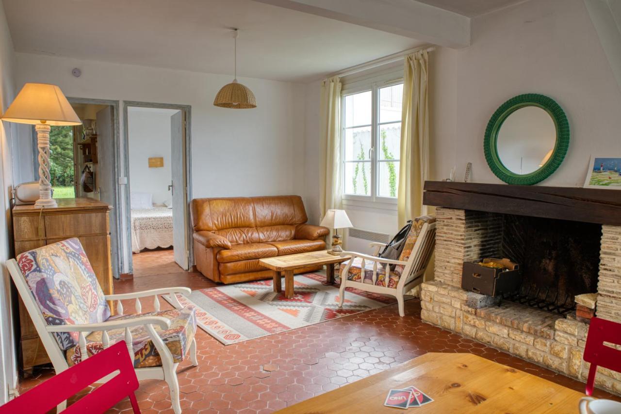 Jolie Avec Jardin A Proximite De La Villa